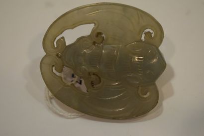 null Boucle de ceinture en jade grisé, sculpté en forme de chauve-souris. 

Chine,...