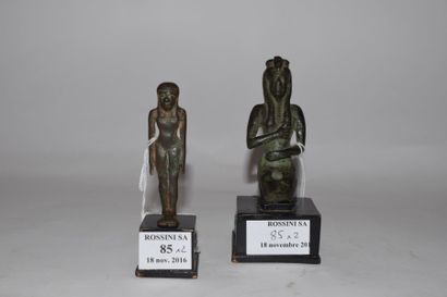 null Ensemble de deux statuettes votives en bronze.

Dans le goût de l'Egypte ancienne....