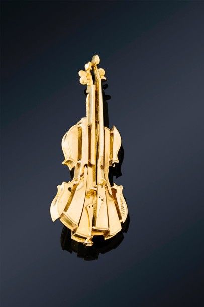null Broche en or jaune 18K (750) stylisée d'un violon découpé.
Vers 1989.
Signé...