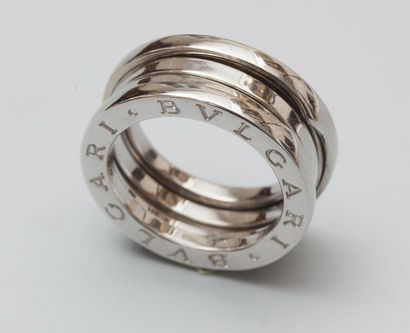 null Bague «B.Zero1 moyen» en or gris 18K (750), formée d'un anneau large.
Signée...