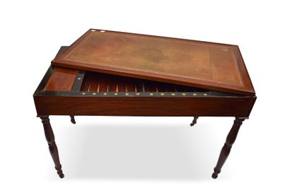 Table à jeux de Backgamon en acajou de forme...