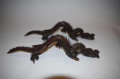 null Deux anses d'un vase en bronze, représentant deux dragons.
Japon, période Meiji.
L:...
