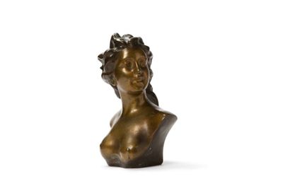 LAMBEAUX Jef, 1852-1908 
Le Sourire
Buste de jeune baigneuse en bronze à patine médaille...