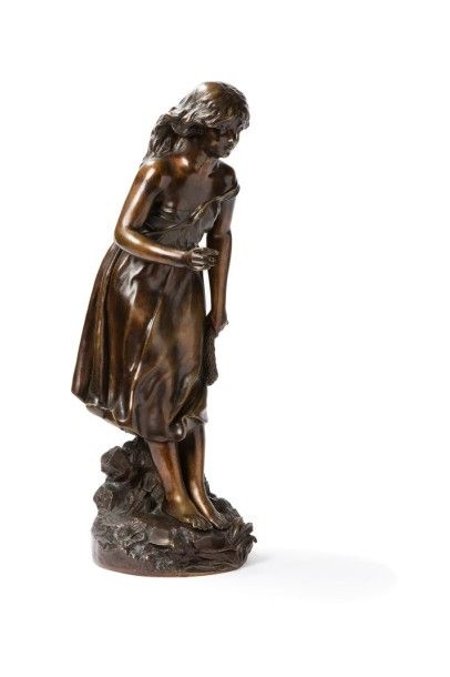 OSBACH Joseph, mort en 1898 
Jeune paysanne au sac
Bronze à patine brune (usures...