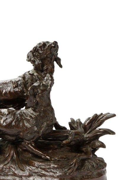 HEZLER, XIXe siècle 
Couple de chiens
Bronze à patine brune, sur la terrasse: Hezler
Ht.:...