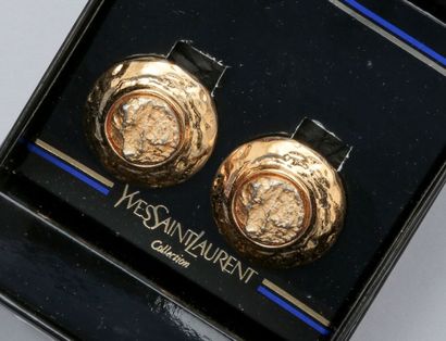 null [ Yves Saint Laurent Collection ]

Paire de boucles d'oreilles clips en métal...