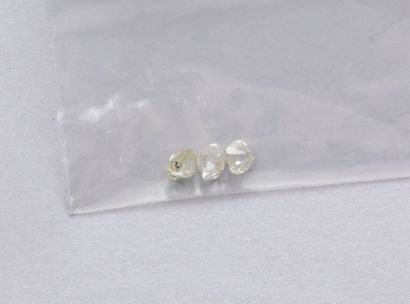 null Trois petits diamants papier (env. 0.10 cts.)