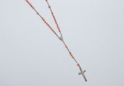 null Chapelet de boules de corail facettées sur chaine et croix en argent (poinçon...
