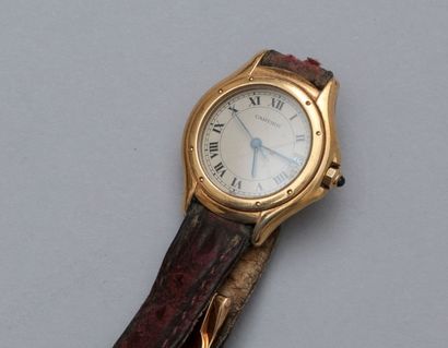 null CARTIER

Montre de femme en or jaune 18k (750), mouvement quartz. Cadran à chiffres...