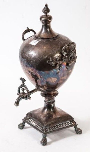 null Importante fontaine à thé en métal argenté, de forme ovoïde, posant sur une...