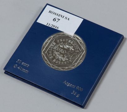 null MONNAIE DE PARIS 

Une pièce de 50 euros en argent (900) de 2010.

36 g. ; D...