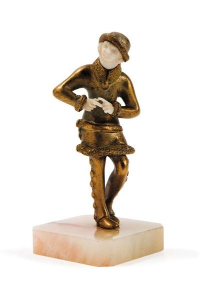 Antonin Barthelemy «Jeune homme marchant».
Sculpture chryséléphantine à tête et mains...