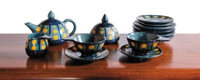 Paul JACQUET (1883-1968) Service à thé en céramique se composant d'une théière, un...