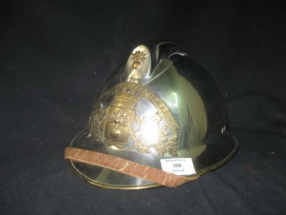 null Lot de casque en métal nickelé. 1) Pompier de Paris. 2) Pompier de la SNECMA....