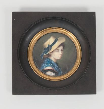 Ecole Française, premier quart du XIXe siècle. Portrait de jeune femme de trois quart...