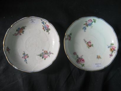 null Sèvres Deux compotiers ronds gaufrés en porcelaine tendre à décor polychrome...