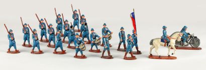 null QUIRALU : Infanterie en bleu horizon avec officier monté, 2 officiers à pied,...