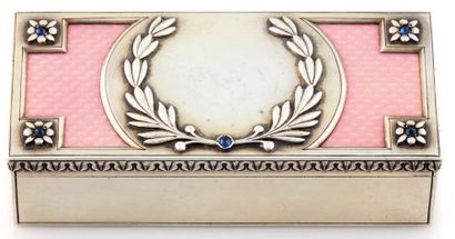 MAISON KARL FABERGE Boite a timbres. De forme rectangulaire, vermeil, email rose...