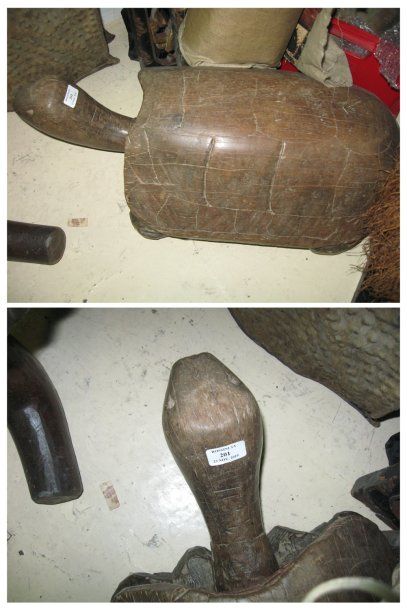 AFRIQUE Siège YOROUBA (Nigeria) Tabouret en forme de tortue, signe de sagesse et...