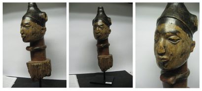 AFRIQUE Tête IBIBIO (Nigeria) Tête d'autel représentant un portrait d'ancêtre ou...