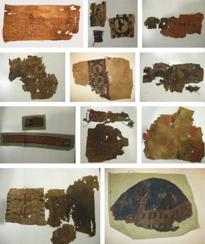 null Lot composé de nombreux fragments de tuniques ornés de motifs divers. Lin et...