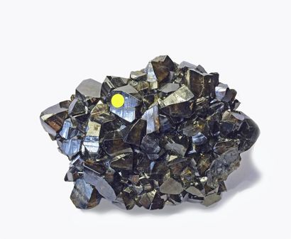 null CASSITERITE : bel agrégat de cristaux (jusqu'à 3 cm), en provenance de Viloco,...