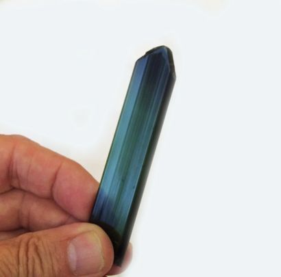 null Très belle TOURMALINE, var. ELBAITE vert foncé : exceptionnel cristal gemme...