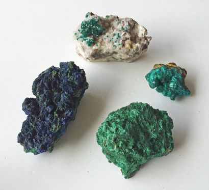 null Lot de 4 jolis petits minéraux africains : AZURITE et MALACHITE (8 cm) et MALACHITE...