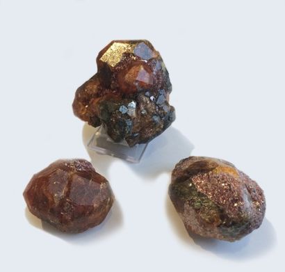 null Cinq minéraux africains. Jolie CALCITE cobaltifère mauve : pièce tridimensionnelle...