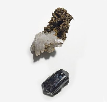 null Deux minéraux. CERUSITE maclée de Tsumeb, Namibie avec DESCLOIZITE (6 cm). CASSITERITE...