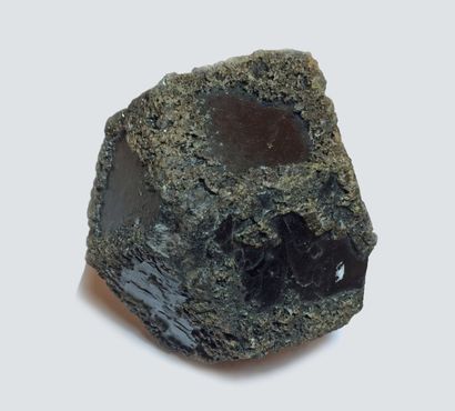 null Imposant GRENAT noir (11 cm, 1,36 kg) de Kayes, Mali, avec faces de dissolution...