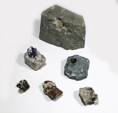 null Systématique (6 pièces) du Québec : cristal isolé de WELOGANITE (1 cm) dans...