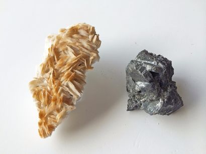 null Deux jolis minéraux de Saint-Laurent Le Minier, Gard, France : BARYTE crêtée...