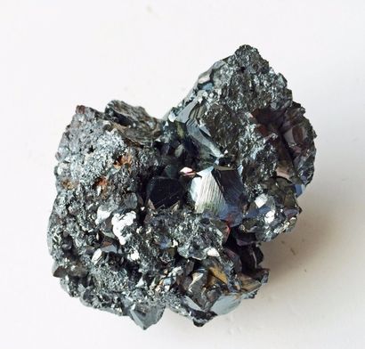 null Quatre petits minéraux : ARAGONITE (6 cm), Espagne. HEMATITE et QUARTZ (7 cm),...