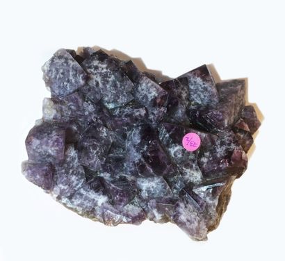 null Deux minéraux du Royaume Uni. Très belle FLUORINE violette à cœur blanc (cubes...