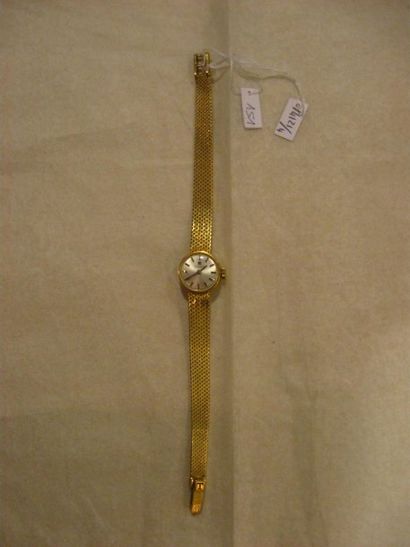 TISSOT vers 1965 /70. Montre bracelet de dame ronde en or jaune 18K (750/1000e)....