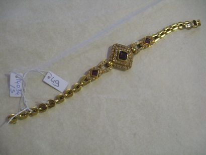 null Bracelet en or jaune composé de motifs losangiques sertis de rubis et diamants,...