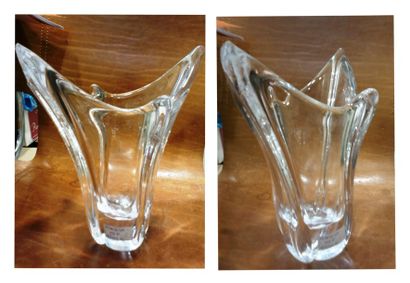 DAUM Vase en cristal
H.: 25 cm environ 
Signé
