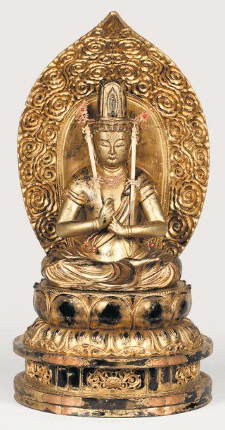 null Important sujet en bois laqué et doré représentant la déesse Kannon assise en...