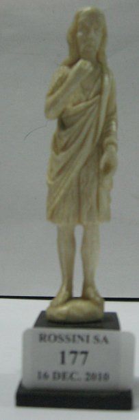 null Petit saint Jean Baptiste en ivoire sculpté du XVIIe siècle. Il est représenté...