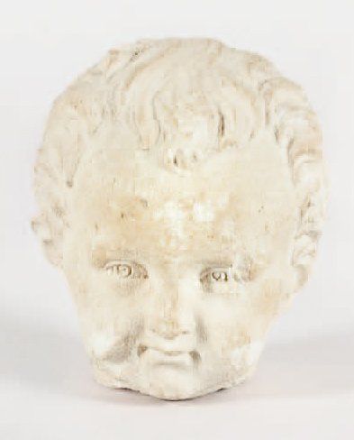 null Petite tête d'enfant Jésus en pierre calcaire sculptée de la fin du XVIIe siècle....