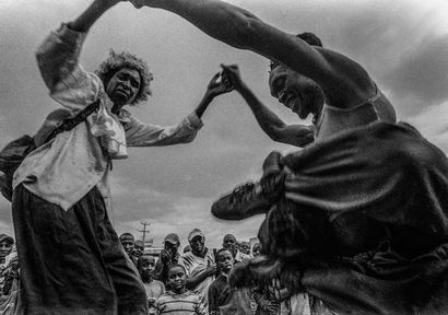 Yann Merlin (né en 1967) La ronde, Gikomba Market, Nairobi
Série Kenya