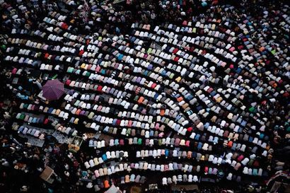 Virginie N’Guyen (née en 1987) Prayer on Tahrir Square, 2012