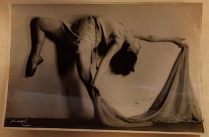 null RUDOLPH Paris

Mary Wigman (danseuse allemande, 1886-1973)

Tirage argentique

inscription...