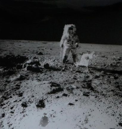 null NASA

Nasa Apollo 12

Tirage d'époque format 18,2/24 cm 

Au dos tampons Nasa...