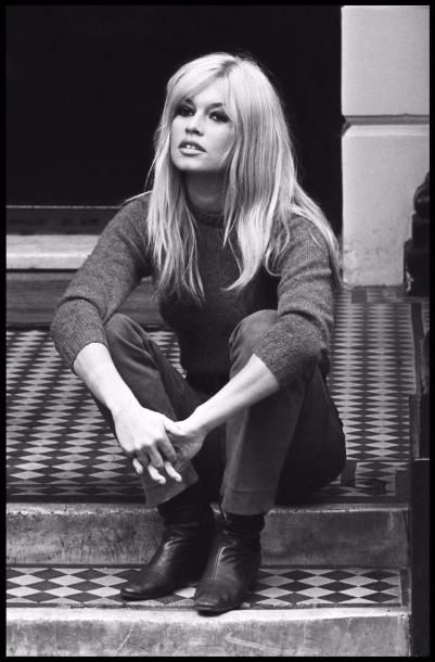 null DE RAEMY Léonard (1924 - 2000)

Brigitte Bardot Londres 1966

Tirage format...