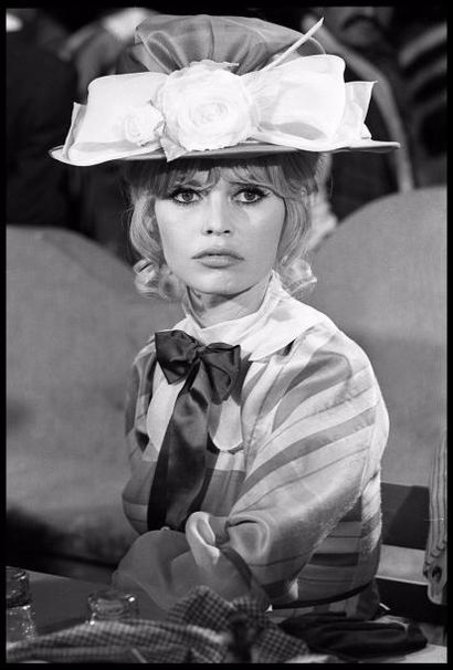 null DE RAEMY Léonard (1924 - 2000)

Brigitte Bardot

Tirage format 60x40,3 cm numéroté...