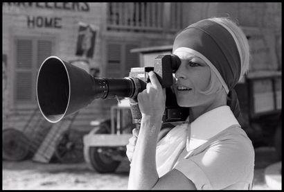 null DE RAEMY Léonard (1924 - 2000)

Brigitte Bardot

Tirage format 40,3 x 60 cm...