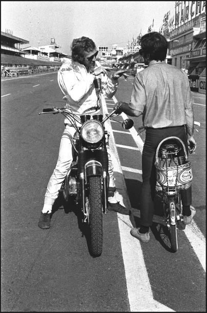 null MOURON Bruno ( né en 1954)
Steve Mc Queen moto, 24 Heures du Mans Juin 1970
signé...
