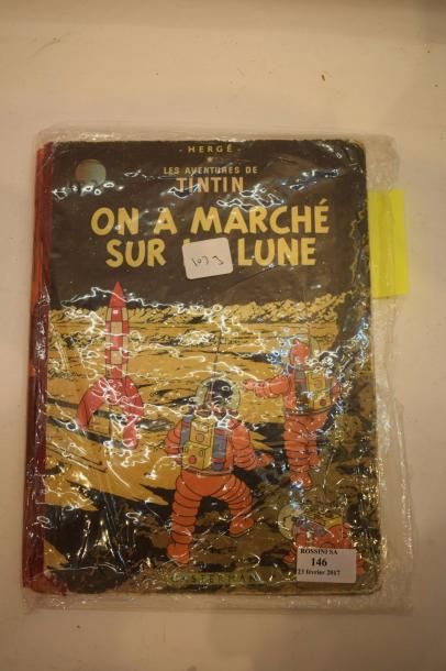 null TINTIN album " On a marché sur la lune " éditions Casterman, copyright 1954....